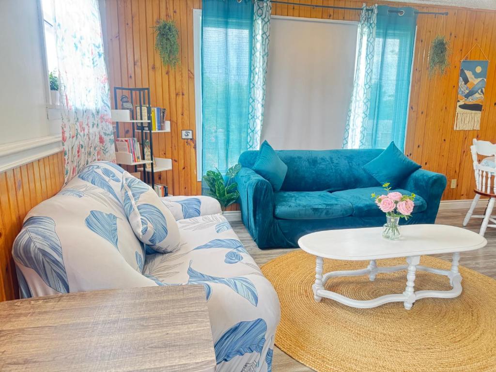 white pine cottage seating area white pine cottage seating area